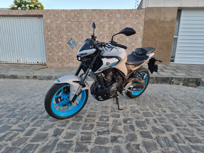 Moto Mt03