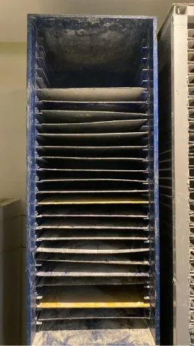 Armário pra pizza com estantes