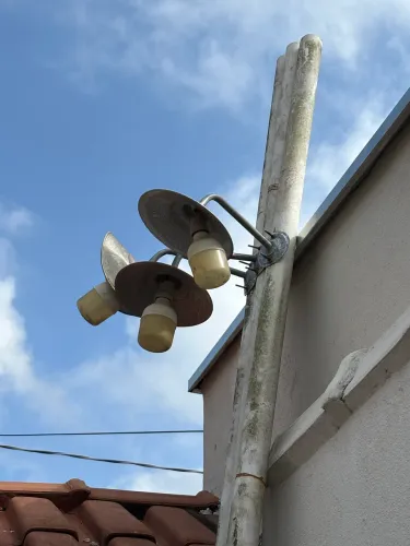 Poste de luz em aço galvanizado 