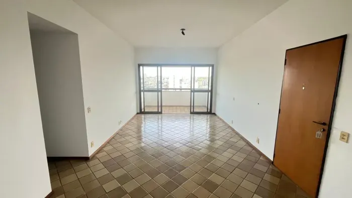 Apartamento 03 Dormitórios sendo 01 Suíte Prox Praça XV - Centro