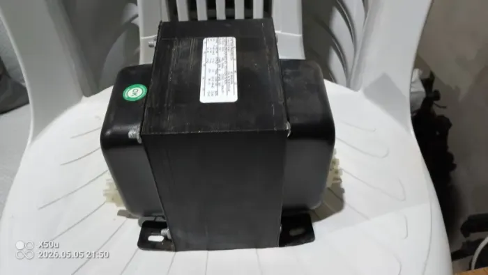 Transformador 800VA D41902W 220/380/440V p/ 110/220V