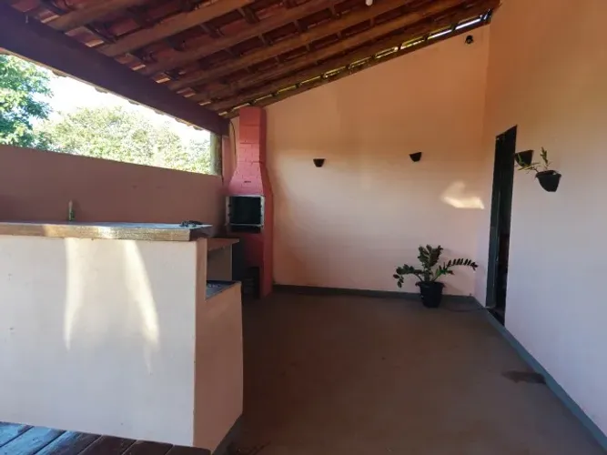 ? O Refúgio dos Seus Sonhos: Chácara Prontinha em Condomínio Fechado!
