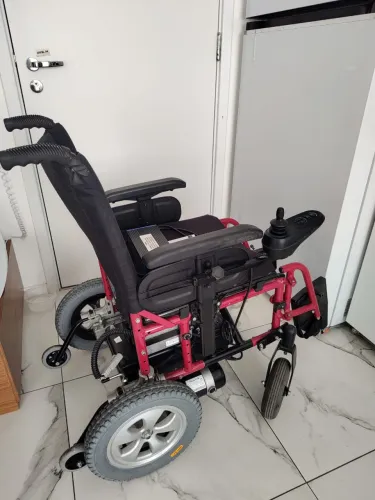 Cadeira de rodas motorizada Ortobras E4 (USADA)