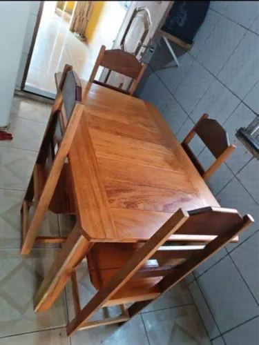 Mesas e cadeiras novas