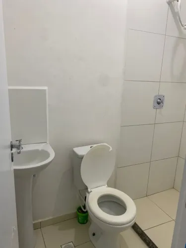 Alugo casa em condomínio fechado