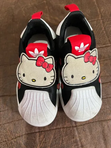 Tênis adidas hello kitty