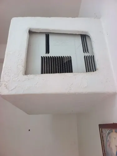 Ar condicionado de 7.500 btu's semi novo, branco ,marca Consulta.