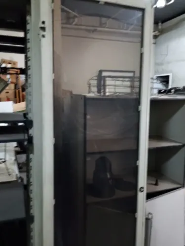 Rack/Armário de Rede 19 com porta e regua