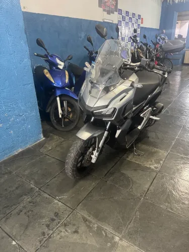 Honda adv 150