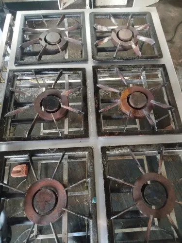 Vendo fogão industrial 6 bocas usado com paneleiro