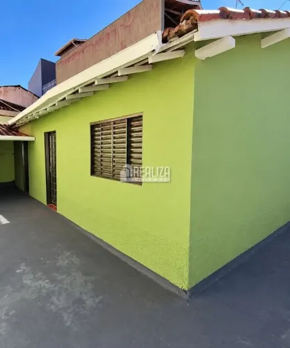 Casa com 2 Quarto(s) e 1 banheiro(s) para Alugar, 10 m² por R$ 850 / Mês