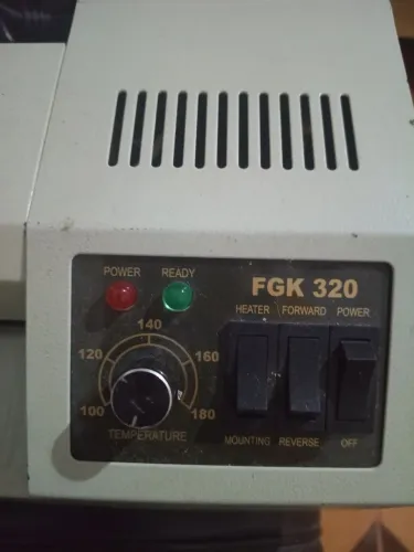 Máquina de plastificar documentos