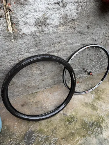 Rodas aero 26, cubo rolamento gtb, par de pneu praieiro usado apenas 3 vezes