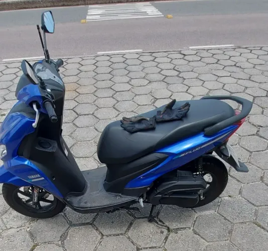 Yamaha Fluo 125 impecável