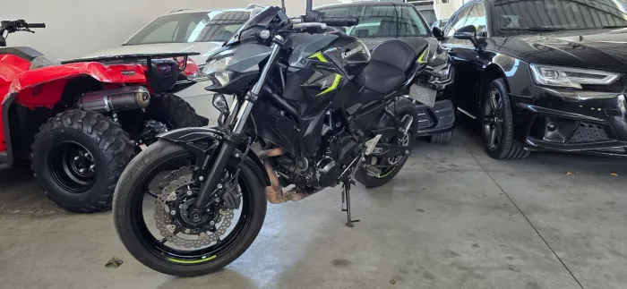 KAWASAKI Z650 2023/2024 ( UNICO DONO )