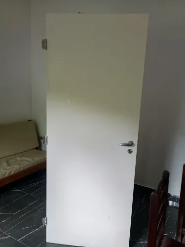 Porta semi oca com fechadura