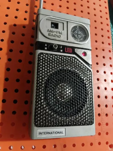 Radio de bolso internacional am/fm LER DISCRIÇÃO 