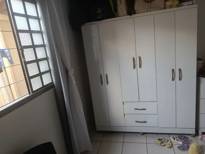 Guarda roupa semi novo