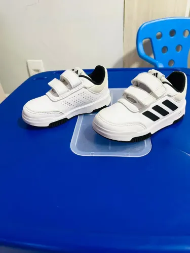 Vendo par de Tênis adidas original tamanho 22