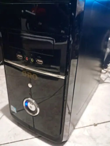 Computador CPU i5 4 GB de memória