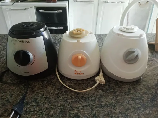 Motores de liquidificador perfeitamente funcionando bem 40 reais cada