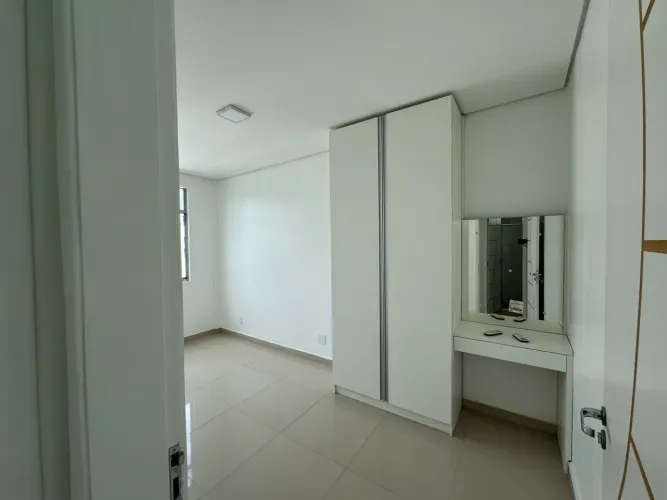 2 quartos, Cond. Nilo Coelho, REFORMADO, Adrianópolis, em frente ao Manauara Shopping.