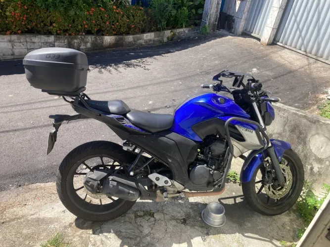 Baú completo com suporte pra FAZER 250