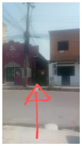 Lote com 4 kitinets e área  pra construir
