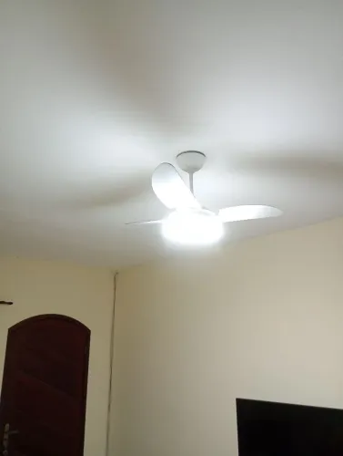 Ventilador de teto b