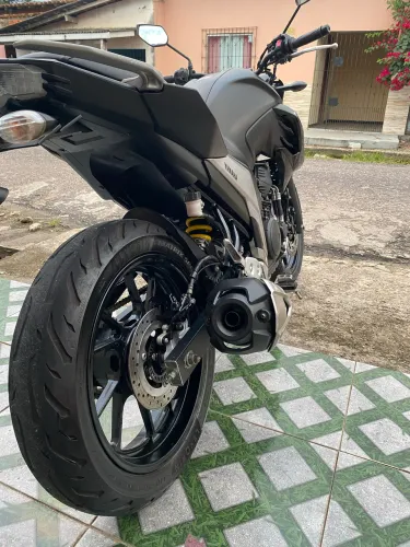 Vende-se moto FZ25 