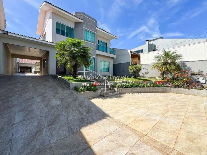 Sobrado com piscina e 3 quartos, 390 m² no Bairro Ciro Nardi - Cascavel/PR