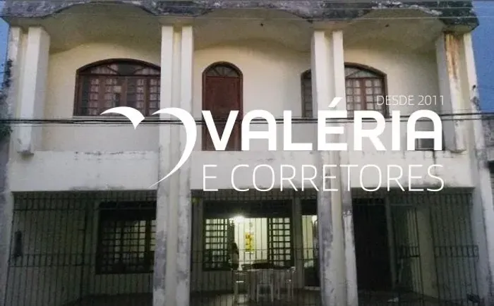 CASA COM 04 QUARTOS, 02 VAGAS