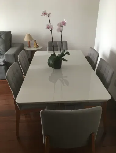 Sala de jantar: mesa + 6 cadeiras