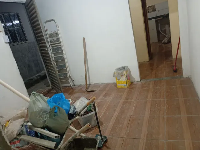 Alugo Casa 1 quarto, sala, cozinha e banheiro