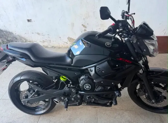 VENDE-SE YAMAHA XJ6