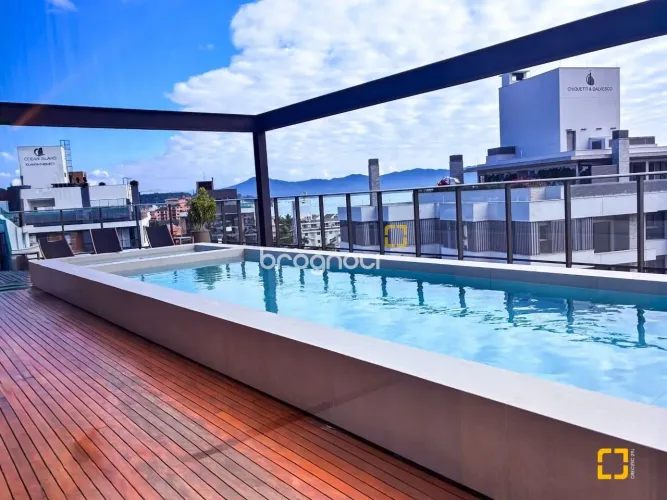 Apartamento com 3 suítes e alto padrão a poucos metros da praia no Pátio Jurerê - Jurerê I