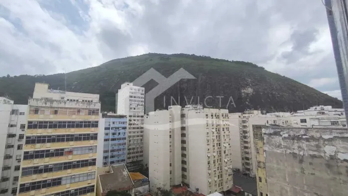 EXCELENTE COBERTURA LINEAR COM PISCINA
