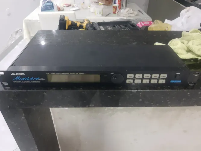 Alesis Midiverb 4 processador de efeitos de áudio digital de dois canais