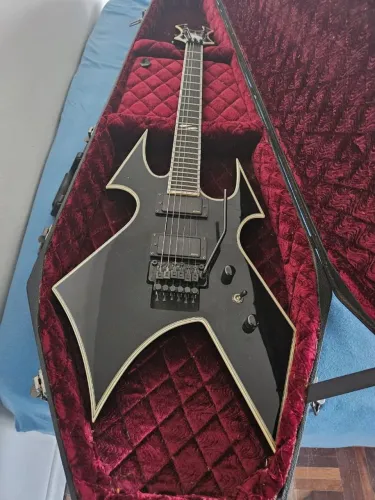 B.C Rich Warbeast NJ Deluxe + Coffin Case