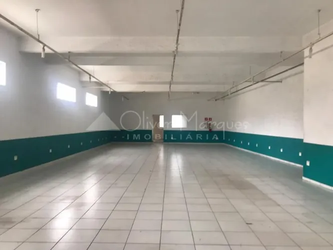 Prédio comercial para alugar com750 m² de área útil, localizado a 200 metro do Shopping Co