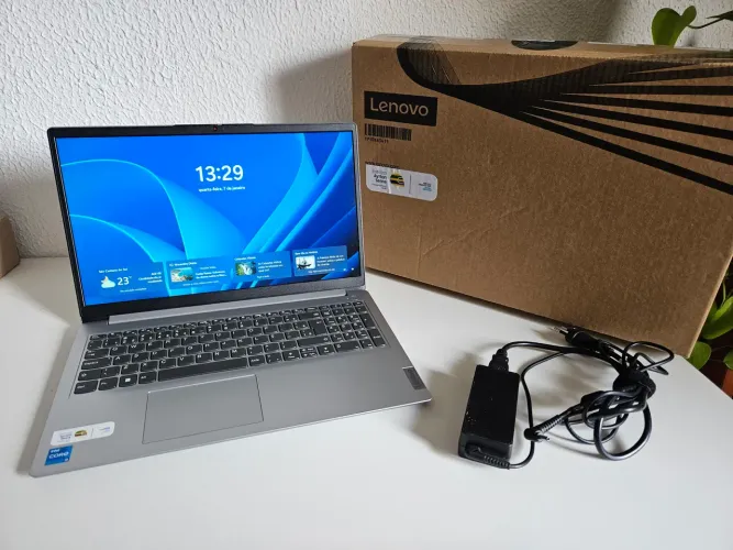 Notebook Lenovo IdeaPad 1 15IAU7 Intel Core i5-1235U 8GB 512SSD 15.6