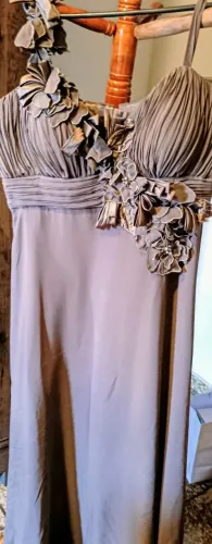 um vestido estampado! outro de festa perfeito estado qualquer ocasião