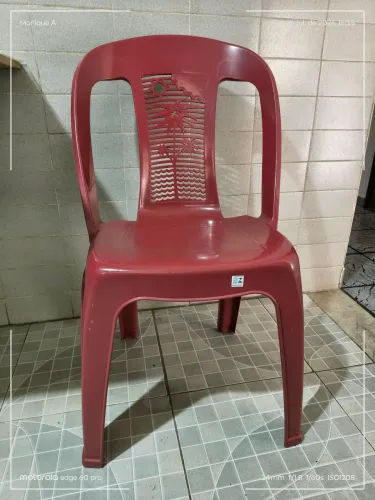 4 Cadeiras de plástico