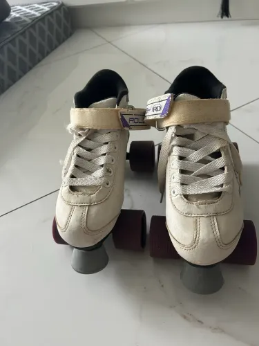 Vendo Patins Roller Derby importado tamanho 34/35
