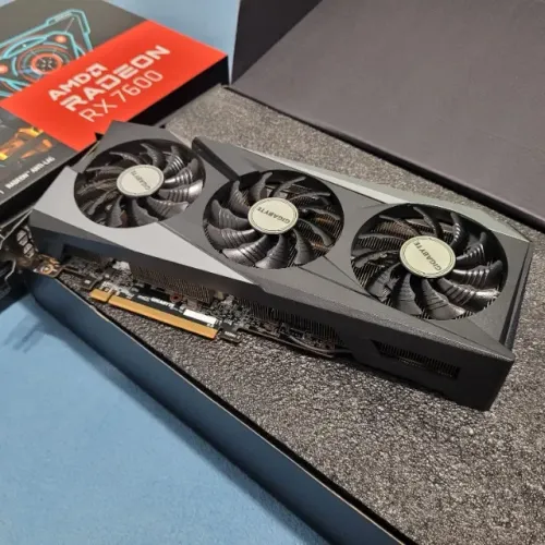Placa de Vídeo RX 7600 Gigabyte Gaming OC 8GB - 3 Fans - Caixa Original