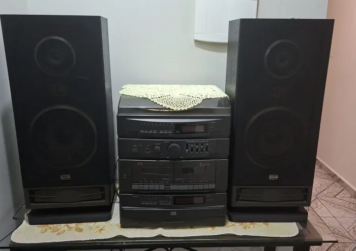 Som CCE com rádio e toca fitas + caixas originais