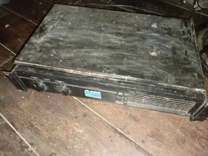 Amplificador alesis matica 