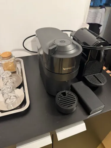 Máquina de café Vertuo + 40 Cápsulas