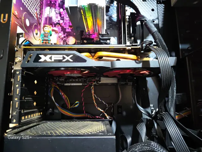 ? RX 570 8GB ? - Funcionando Perfeitamente 