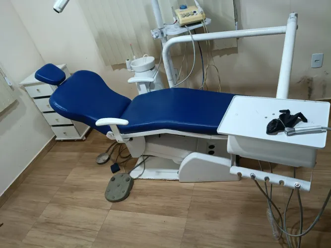 Consultório odontológico e outros equipamentos